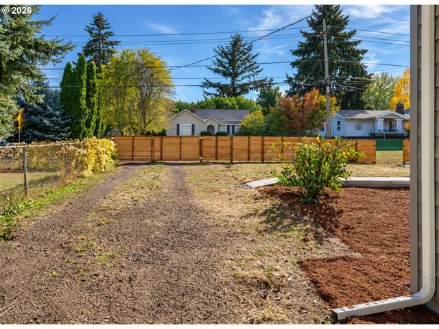 4225 Ne SIMPSON St, Portland, OR 97218