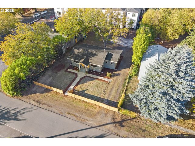 4225 Ne SIMPSON St, Portland, OR 97218