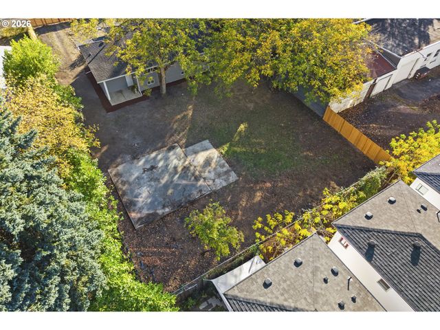 4225 Ne SIMPSON St, Portland, OR 97218