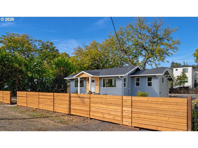 4225 Ne SIMPSON St, Portland, OR 97218