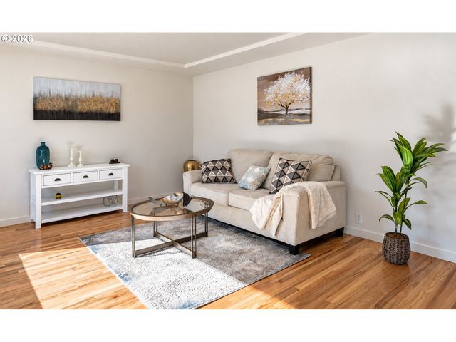 4225 Ne SIMPSON St, Portland, OR 97218