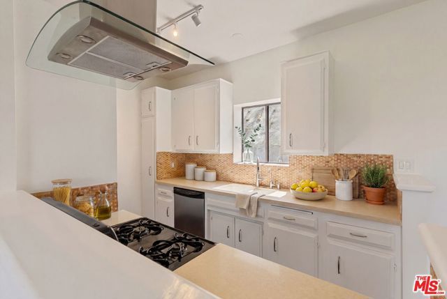 2013 Cyprean Drive, Los Angeles, CA 90046