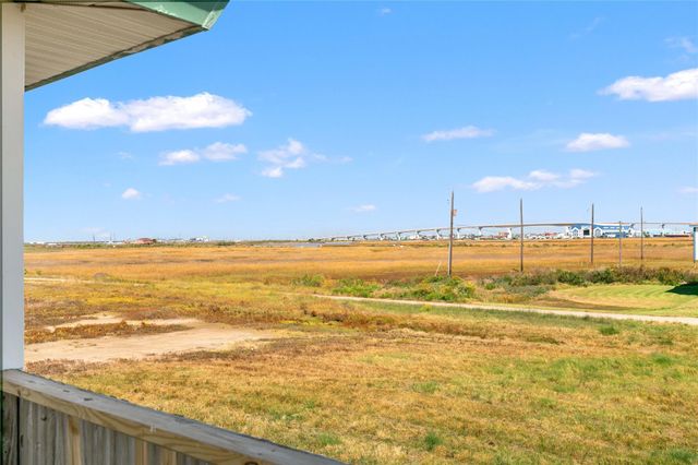 910 Monument Drive, Surfside Beach, TX 77541