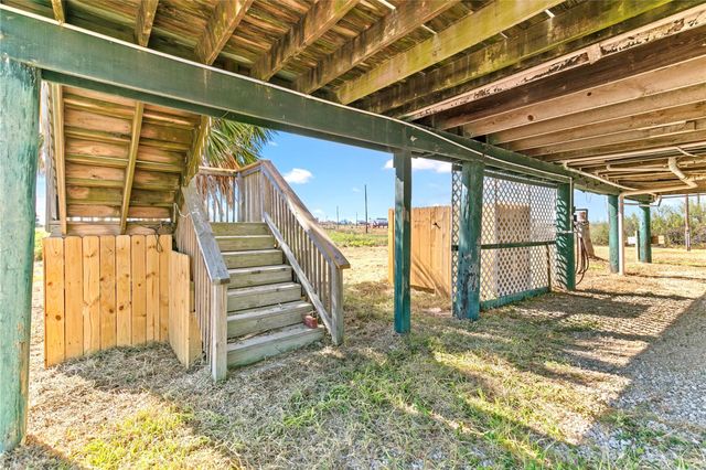 910 Monument Drive, Surfside Beach, TX 77541