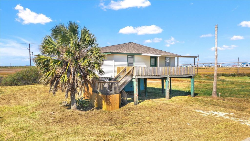 910 Monument Drive, Surfside Beach, TX 77541