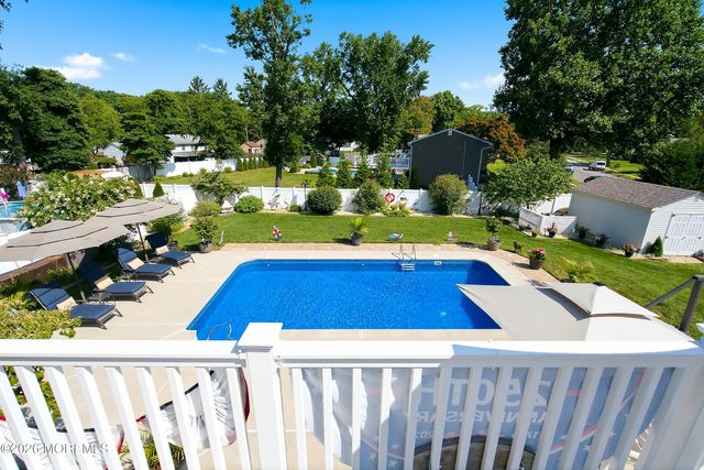 55 Cherry Tree Farm Road, Middletown, NJ 07748
