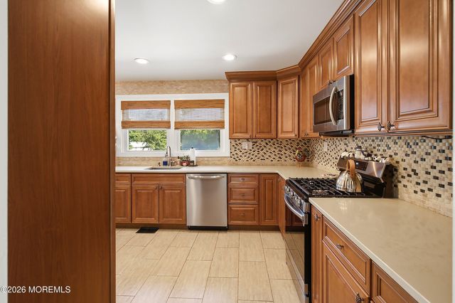 55 Cherry Tree Farm Road, Middletown, NJ 07748
