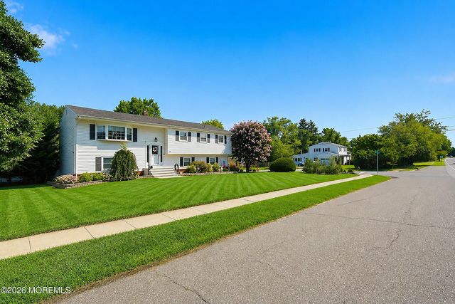 55 Cherry Tree Farm Road, Middletown, NJ 07748