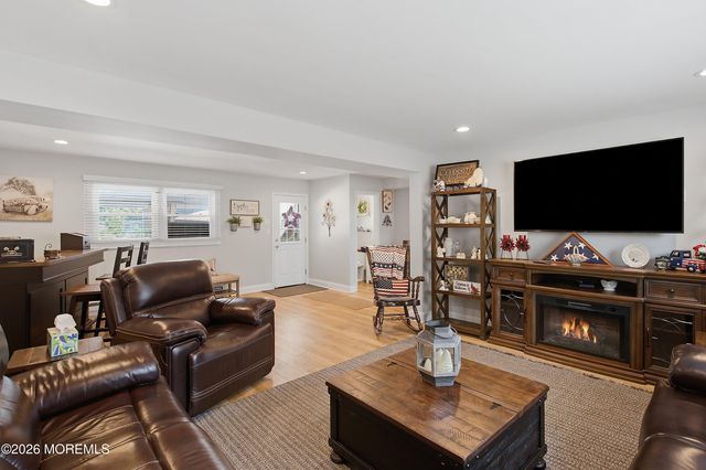 55 Cherry Tree Farm Road, Middletown, NJ 07748