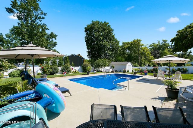 55 Cherry Tree Farm Road, Middletown, NJ 07748
