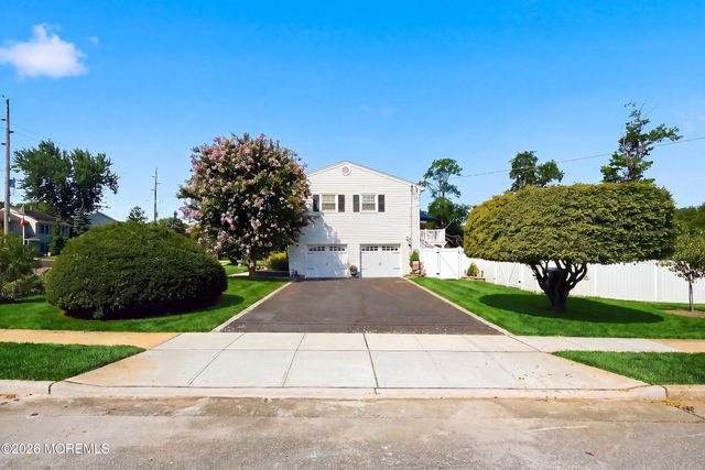 55 Cherry Tree Farm Road, Middletown, NJ 07748