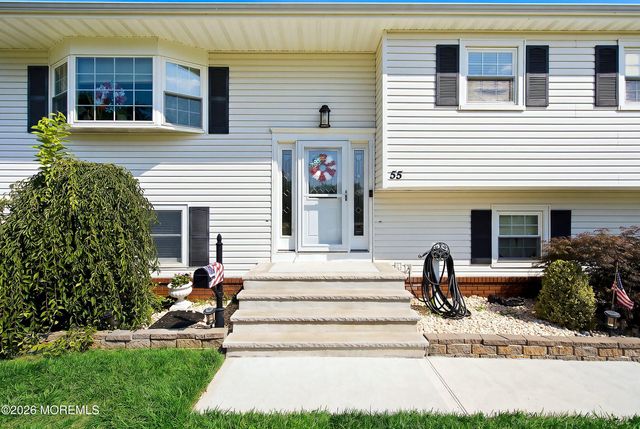 55 Cherry Tree Farm Road, Middletown, NJ 07748