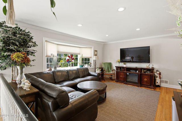 55 Cherry Tree Farm Road, Middletown, NJ 07748