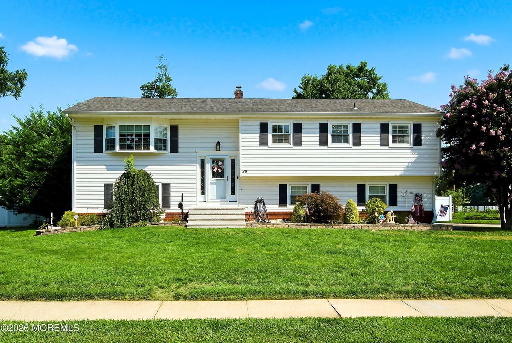 55 Cherry Tree Farm Road, Middletown, NJ 07748