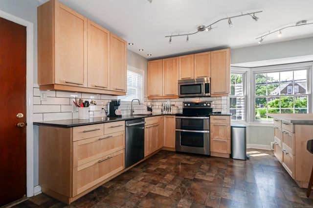 1723 Hawthorne Road, Grosse Pointe Woods, MI 48236