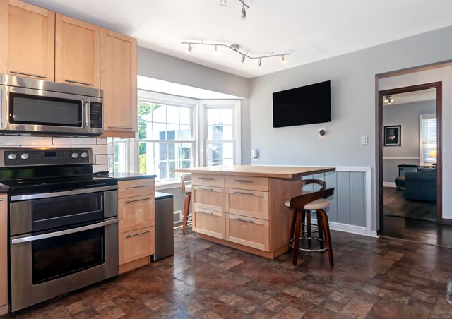 1723 Hawthorne Road, Grosse Pointe Woods, MI 48236