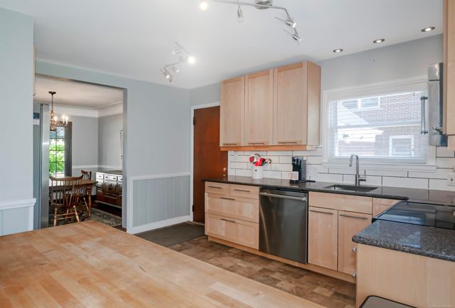 1723 Hawthorne Road, Grosse Pointe Woods, MI 48236