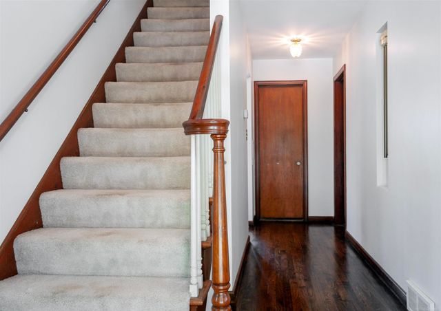 1723 Hawthorne Road, Grosse Pointe Woods, MI 48236