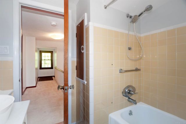 1723 Hawthorne Road, Grosse Pointe Woods, MI 48236