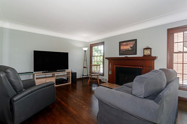 1723 Hawthorne Road, Grosse Pointe Woods, MI 48236
