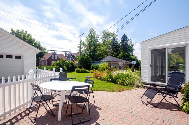 1723 Hawthorne Road, Grosse Pointe Woods, MI 48236