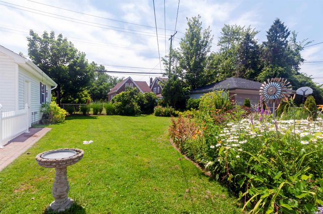 1723 Hawthorne Road, Grosse Pointe Woods, MI 48236