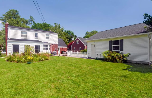 1723 Hawthorne Road, Grosse Pointe Woods, MI 48236