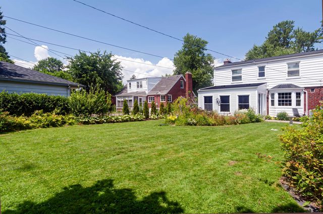 1723 Hawthorne Road, Grosse Pointe Woods, MI 48236
