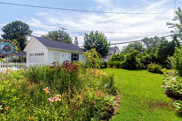 1723 Hawthorne Road, Grosse Pointe Woods, MI 48236