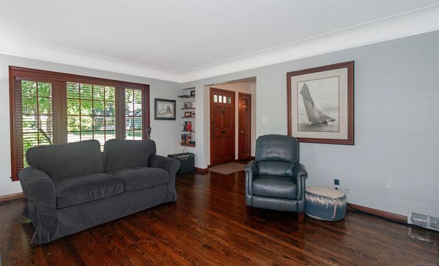 1723 Hawthorne Road, Grosse Pointe Woods, MI 48236