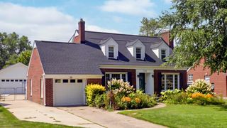 1723 Hawthorne Road, Grosse Pointe Woods, MI 48236