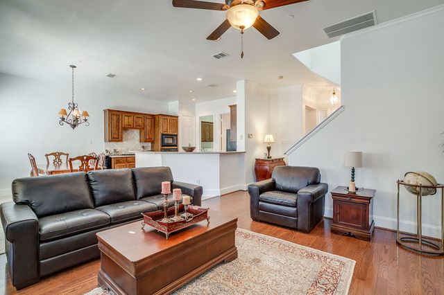 8216 Dogwood Lane, Irving, TX 75063