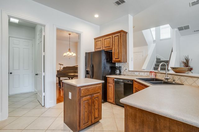 8216 Dogwood Lane, Irving, TX 75063