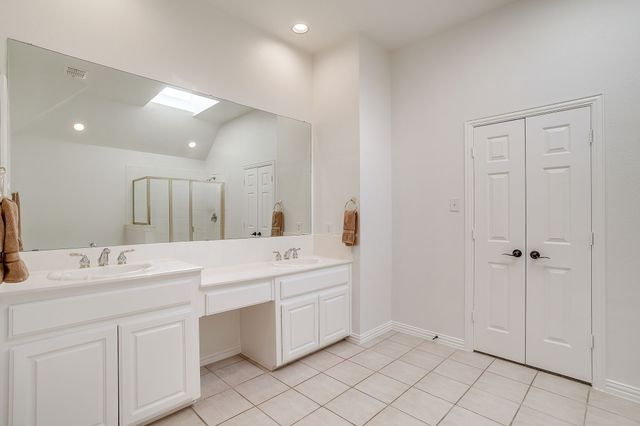 8216 Dogwood Lane, Irving, TX 75063