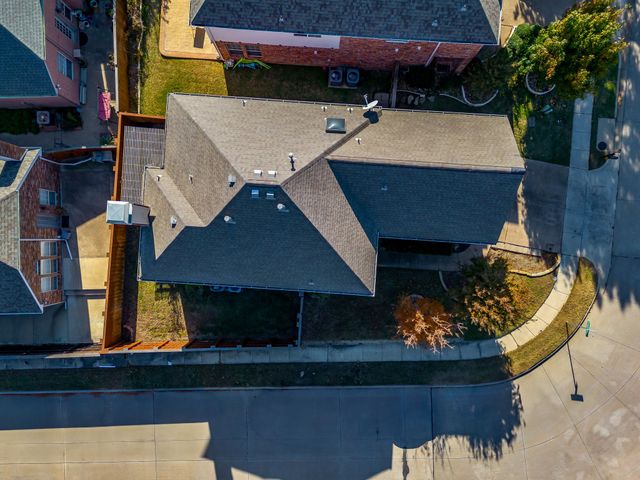 8216 Dogwood Lane, Irving, TX 75063