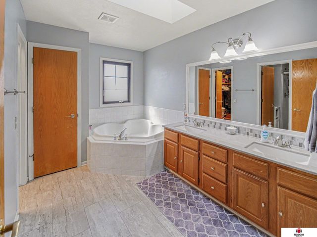 3800 W Springview Road, Lincoln, NE 68522