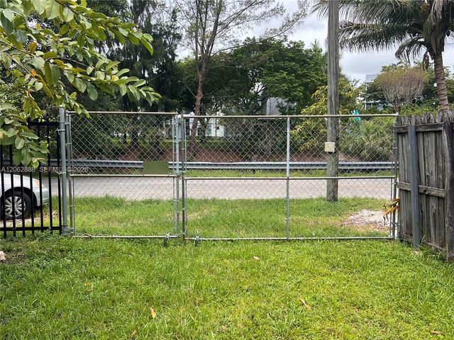12510 W Golf Drive, Miami, FL 33167