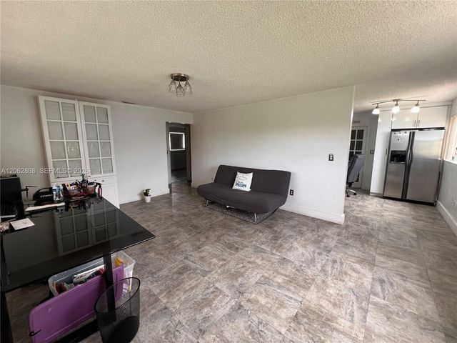 12510 W Golf Drive, Miami, FL 33167
