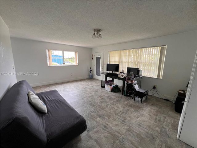 12510 W Golf Drive, Miami, FL 33167