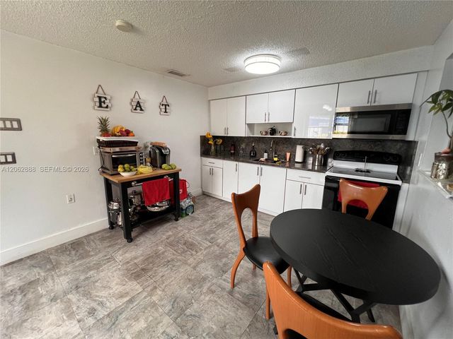 12510 W Golf Drive, Miami, FL 33167