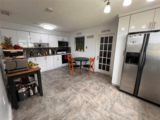 12510 W Golf Drive, Miami, FL 33167