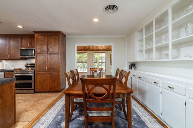 211 Crest Ridge Circle, Lakeside, TX 76108