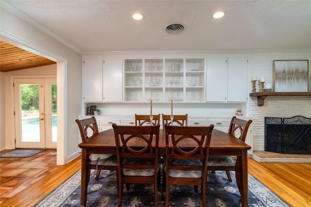 211 Crest Ridge Circle, Lakeside, TX 76108
