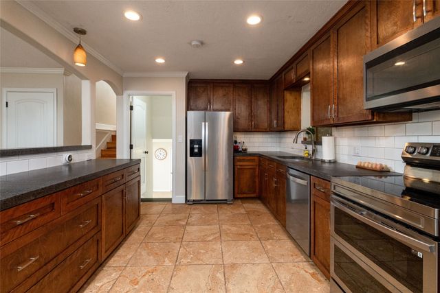 211 Crest Ridge Circle, Lakeside, TX 76108