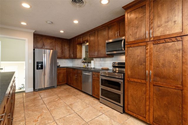 211 Crest Ridge Circle, Lakeside, TX 76108
