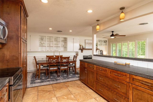211 Crest Ridge Circle, Lakeside, TX 76108