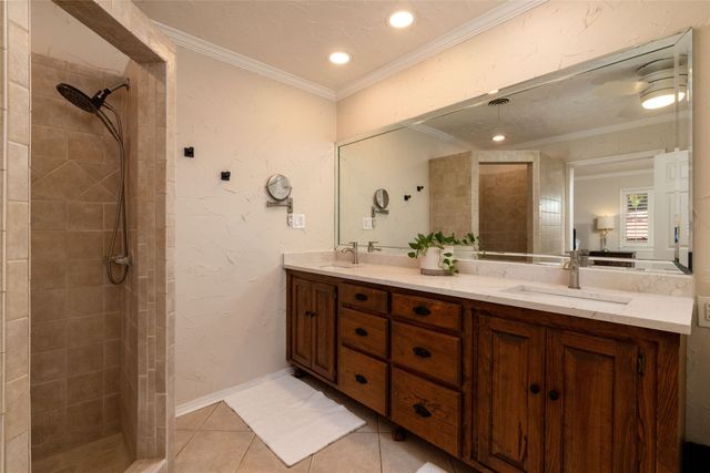 211 Crest Ridge Circle, Lakeside, TX 76108