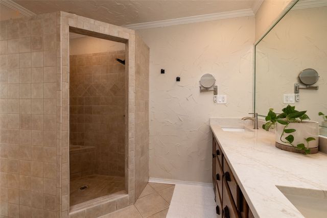 211 Crest Ridge Circle, Lakeside, TX 76108