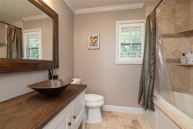211 Crest Ridge Circle, Lakeside, TX 76108