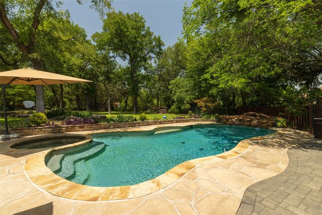 211 Crest Ridge Circle, Lakeside, TX 76108